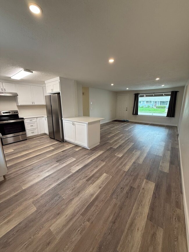 Building Photo - *REDUCED RENT* Beautifully Remodeled 4-Bedroom Home Backing to Park – Desirable Keizer Neighborhood