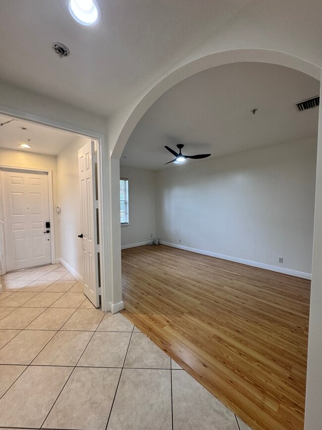 Entryway - 898 University Blvd