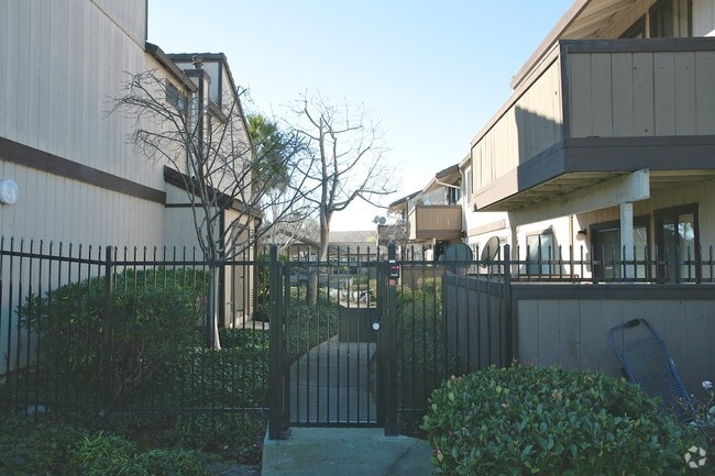 Building Photo - Summerhill Place Apartments