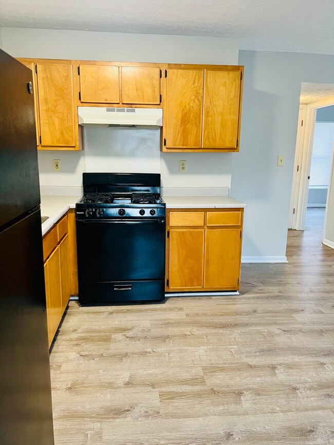 Building Photo - Updated 2 bedroom apartment in Portland no...