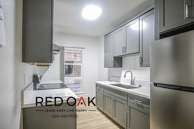Foto del edificio - Amazing  Completely Remodeled Two Bedroom ...