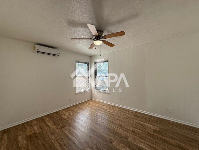 Foto del edificio - 247 Longview Dr