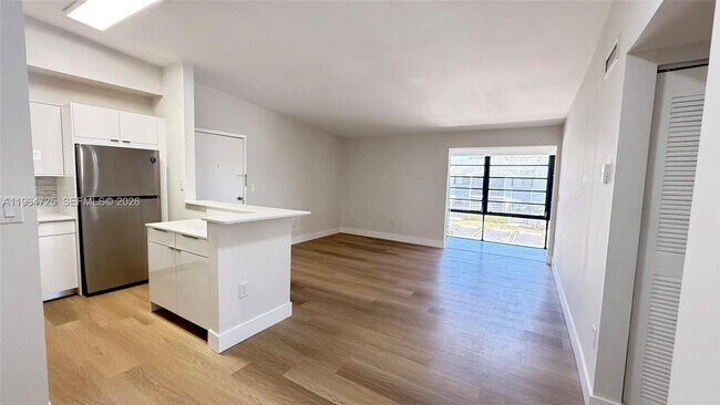 Foto del edificio - 9705 Hammocks Blvd