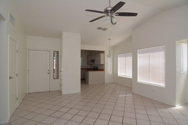 Building Photo - Updated 3  Bedroom 2 Bath Home! Located in Convenient South Tucson Location!