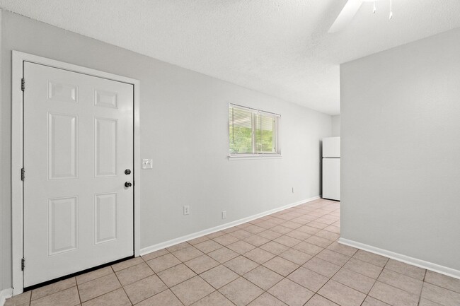 Foto del edificio - 248 4 Mile Rd
