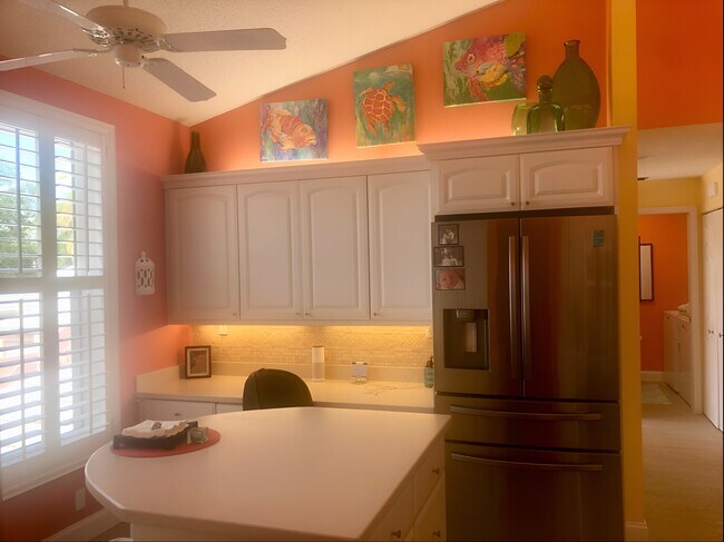 Foto del edificio - 4330 Pinebrook Cir