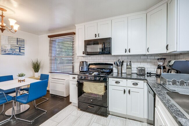 Foto del edificio - 2430 S Oakland St