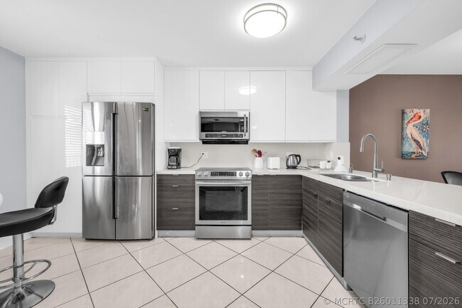 Building Photo - 14475 Strathmore Ln