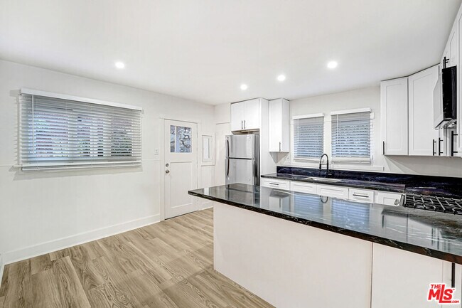 Foto del edificio - 316 Crane Blvd