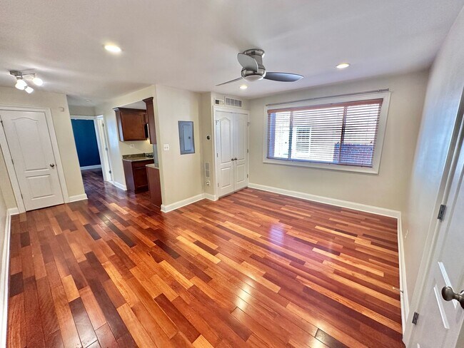 Foto del edificio - Enchanting Eckington 1 Bedroom Modern Condo w/Washer & Dryer