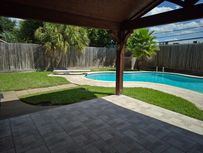 Foto del edificio - 3307 Rockyridge Dr