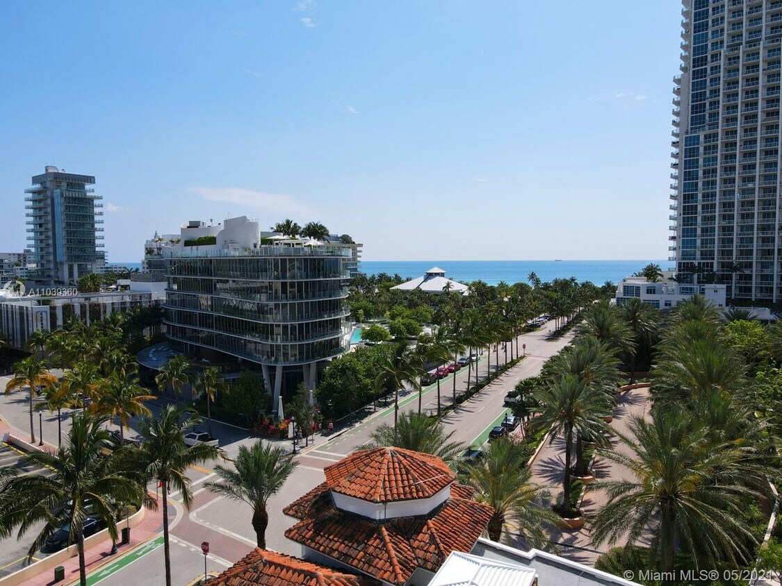 Primary Photo - 300 South Pointe Dr