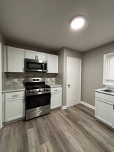 Building Photo - 2136 W 19th Ave