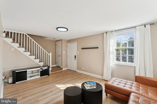 Foto del edificio - 614 Wises Mill Rd