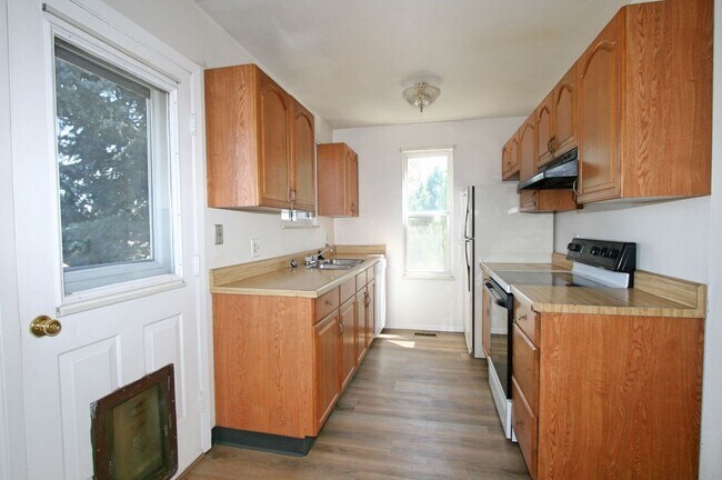 Foto del edificio - Charming Bi-level Home Available in Colora...