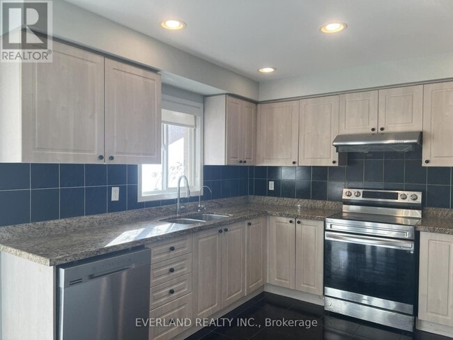 Building Photo - 15 Orchid Rd