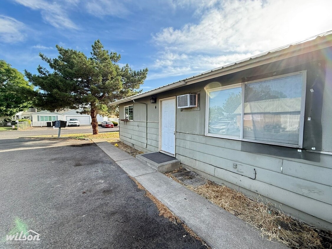 Primary Photo - 306 W Pierce St
