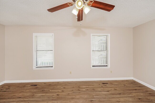 Building Photo - 1717 Wendy Cir
