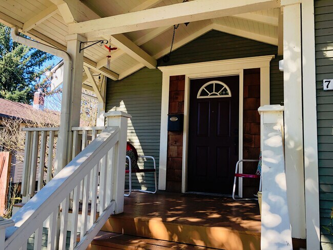 Photo - Craftsman Beauty Tucked into Mt.Scott-Arleta House
