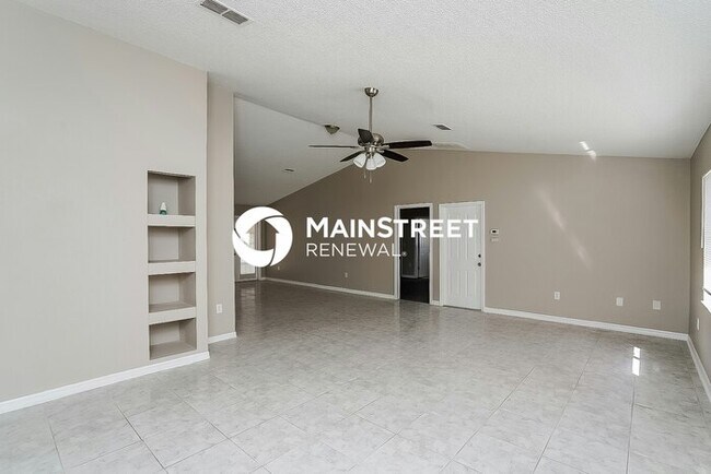Foto del edificio - 4 Bedroom Pet-Friendly Home in Land O' Lakes, FL with Main Street Renewal