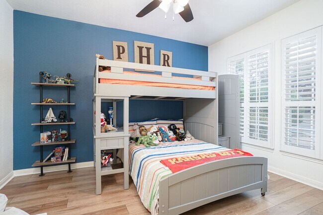 Foto del edificio - Beautiful 4br/3.5 home located in Inwood s...