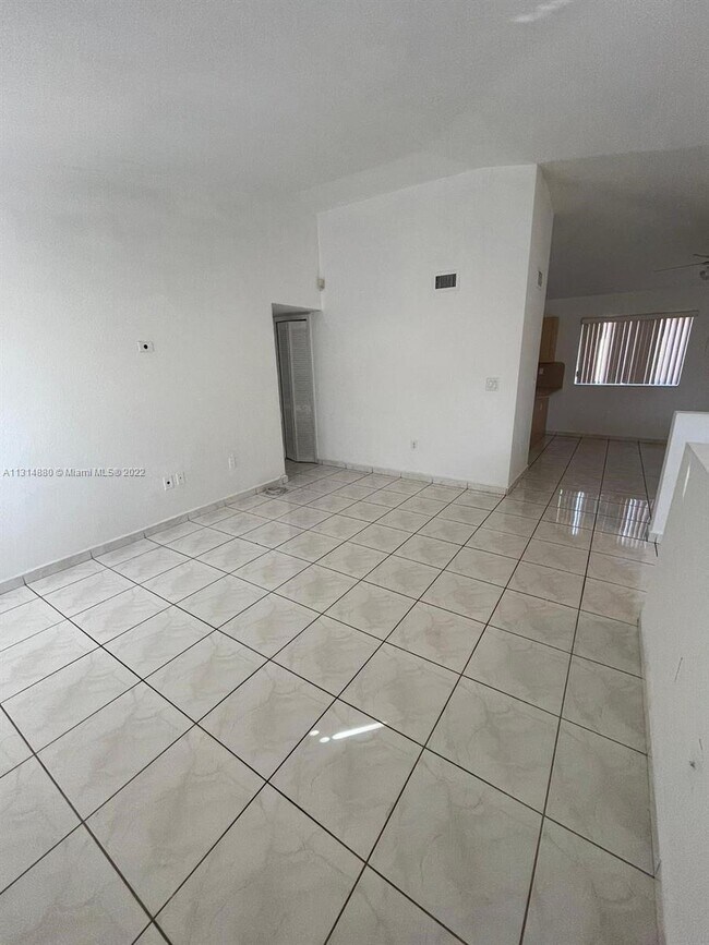 Foto del edificio - 17346 NW 74th Ave