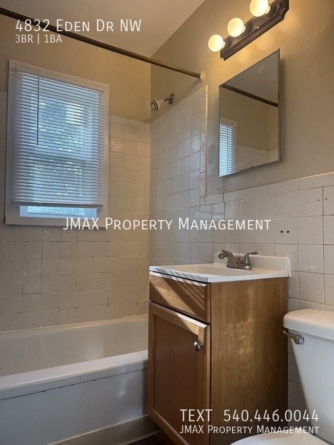 Building Photo - 4832 Eden Dr NW