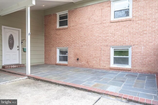 Building Photo - 2413 Childs Ln
