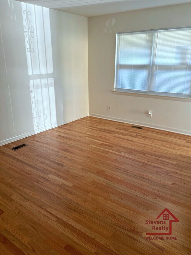 Foto del edificio - 1231 Helena Dr