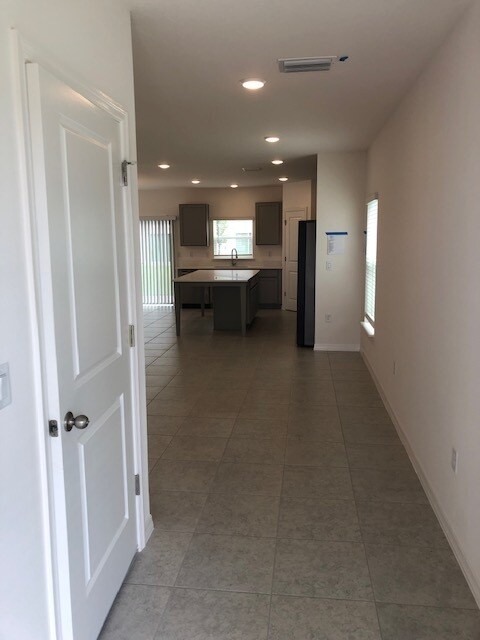 Building Photo - 3637 Majestic Dr