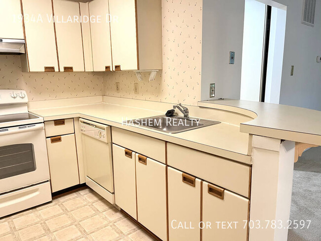 Building Photo - Cozy 1 Bed Condo Minutes From Plaza & Bus ...