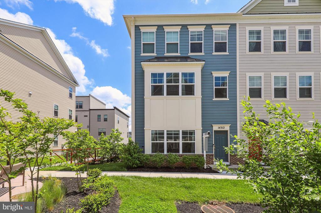 Foto principal - 14312 Potomac Heights Ln