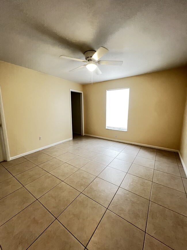 Building Photo - 609 SE 23rd Pl