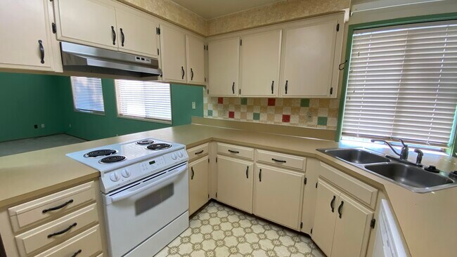 Foto del edificio - 3945 NW 169th Ave