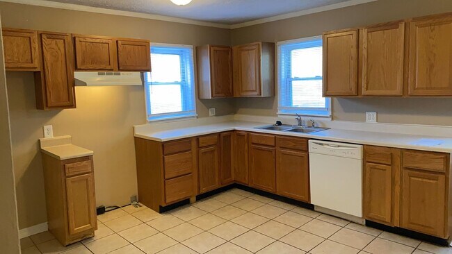 Building Photo - 2681 Tylersville Rd 3BR/2BA (Fairfield Tow...