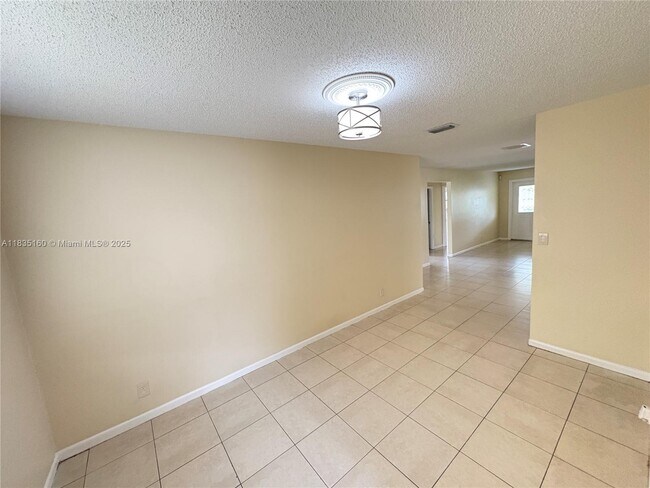 Foto del edificio - 240 NW 12th Ct