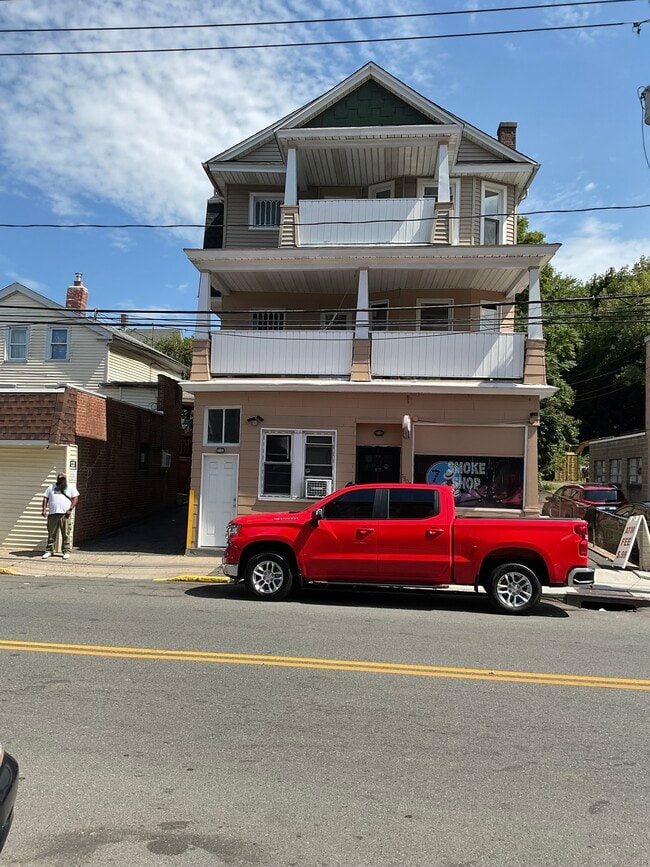 Building Photo - 1309 E Main St