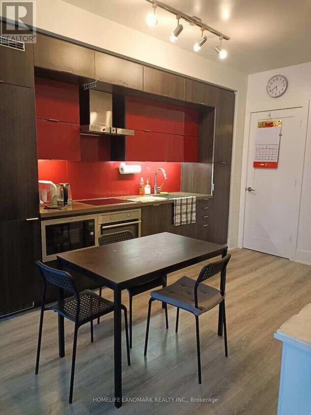 Primary Photo - 300 Front St W