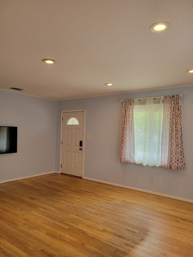 Foto del edificio - 17337 Califa St