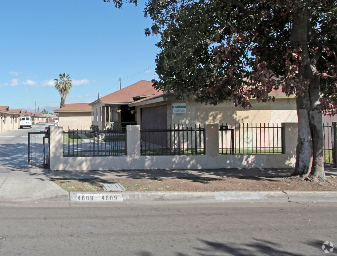 Primary Photo - 4607-4609 Live Oak St