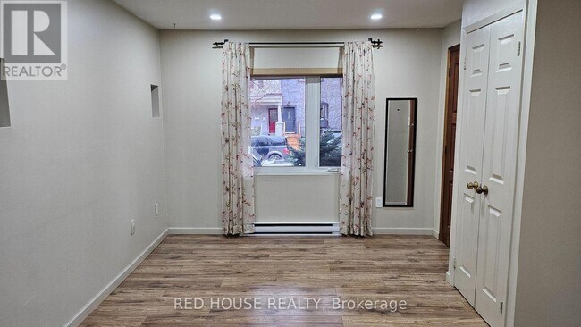 Building Photo - 37 Connaught Ave