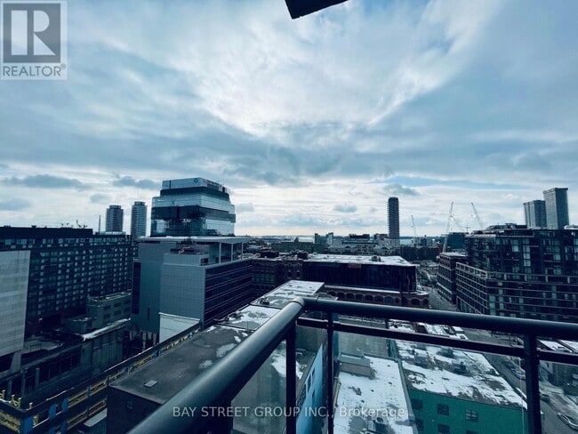 Photo du bâtiment - 460 Adelaide St E