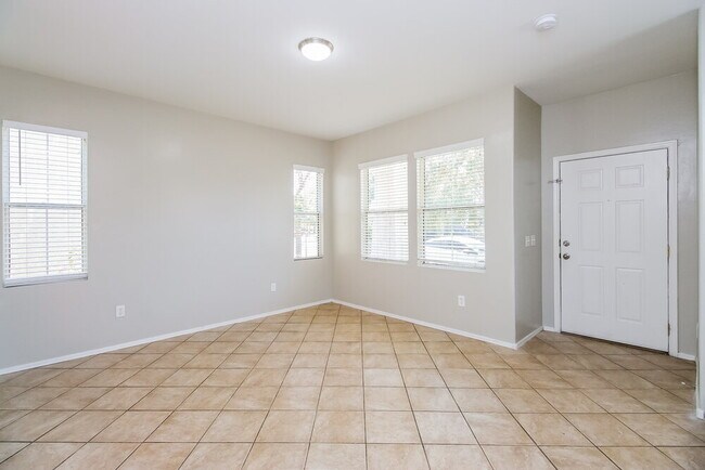 Foto del edificio - 4240 E Sheffield Ave