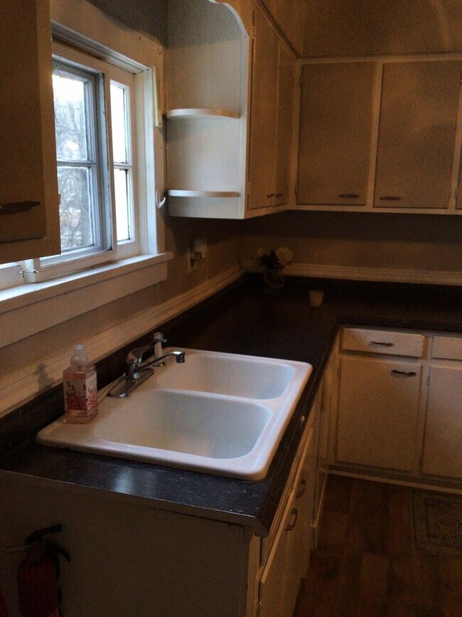 Foto del edificio - 520-522 Woodvale Ave