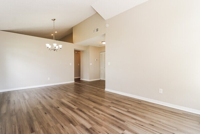 Foto del edificio - 12832 Dunhill Dr