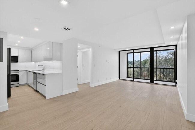 Foto del edificio - 7835 Lakeside Blvd
