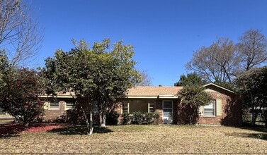 Building Photo - 1123 Oates Rd