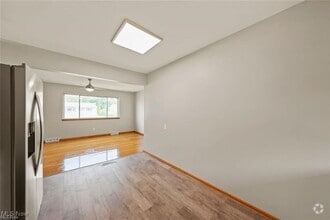 Building Photo - 558 Walnut St