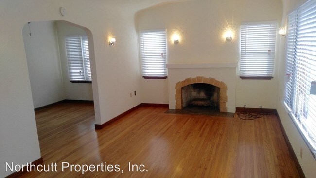 Building Photo - 2722 Collier Ave