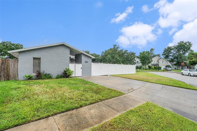 Building Photo - 10701 Crowngate Ln